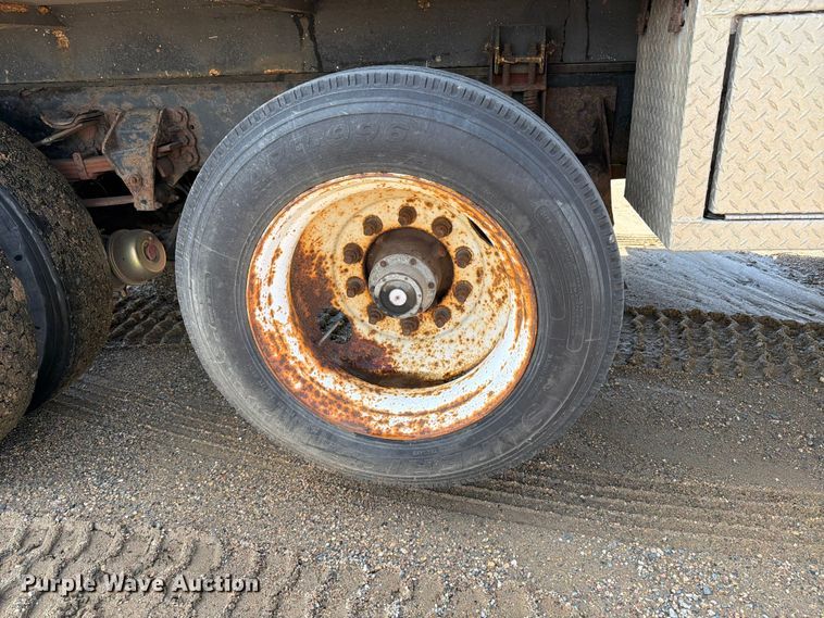 image for item FK0251 1999 Sterling LT vacuum truck