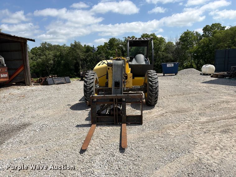 image for item FK3106 2007 New Holland M427 telehandler