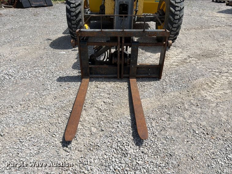 image for item FK3106 2007 New Holland M427 telehandler