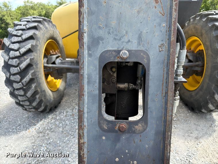 image for item FK3106 2007 New Holland M427 telehandler