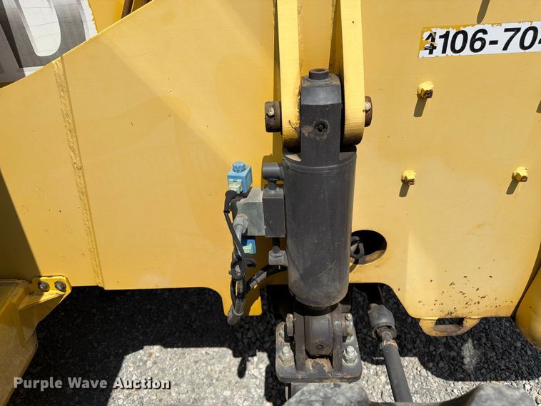 image for item FK3106 2007 New Holland M427 telehandler