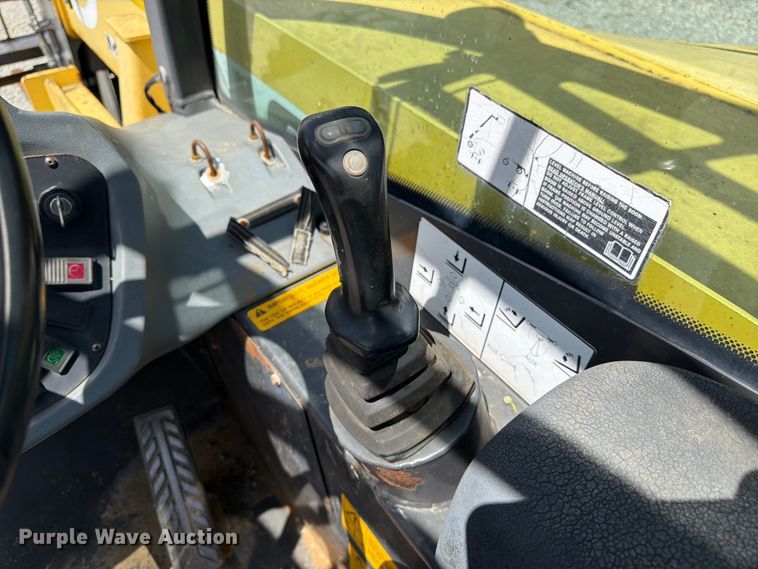image for item FK3106 2007 New Holland M427 telehandler
