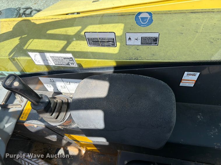 image for item FK3106 2007 New Holland M427 telehandler