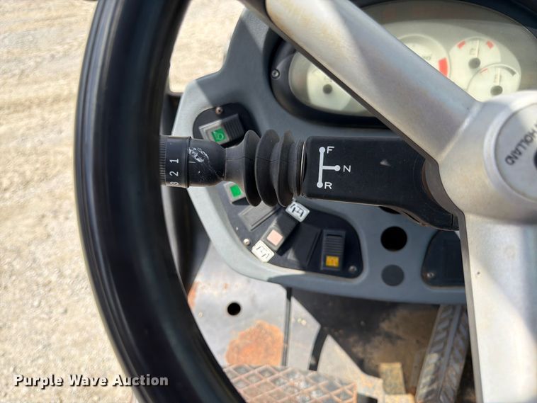 image for item FK3106 2007 New Holland M427 telehandler