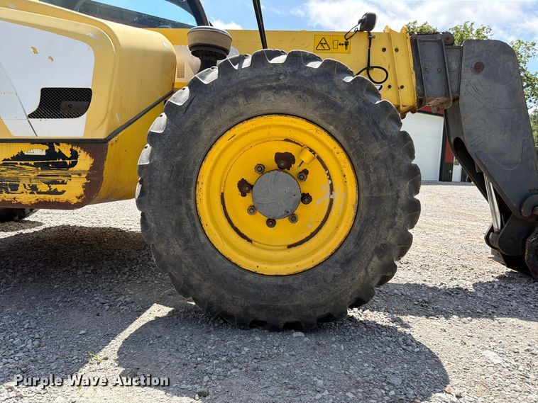 image for item FK3106 2007 New Holland M427 telehandler