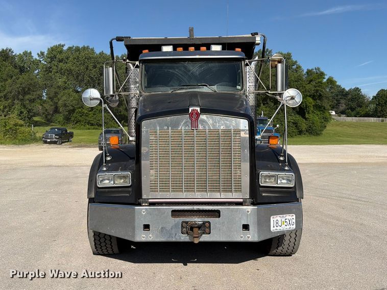 image for item FK3131 2013 Kenworth T800 dump truck