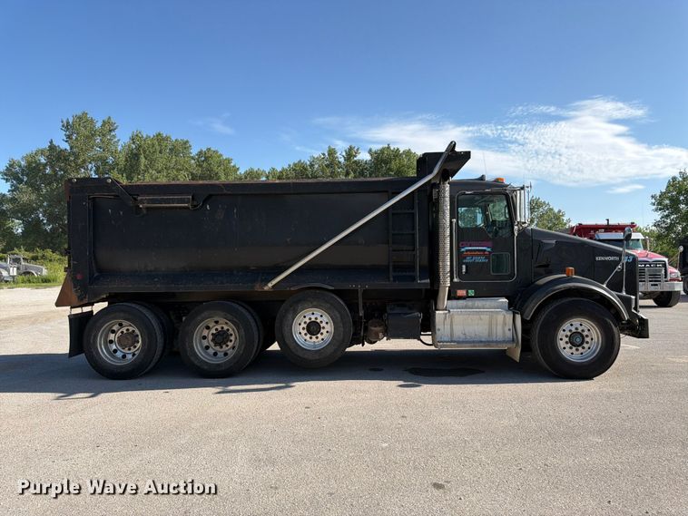 image for item FK3131 2013 Kenworth T800 dump truck