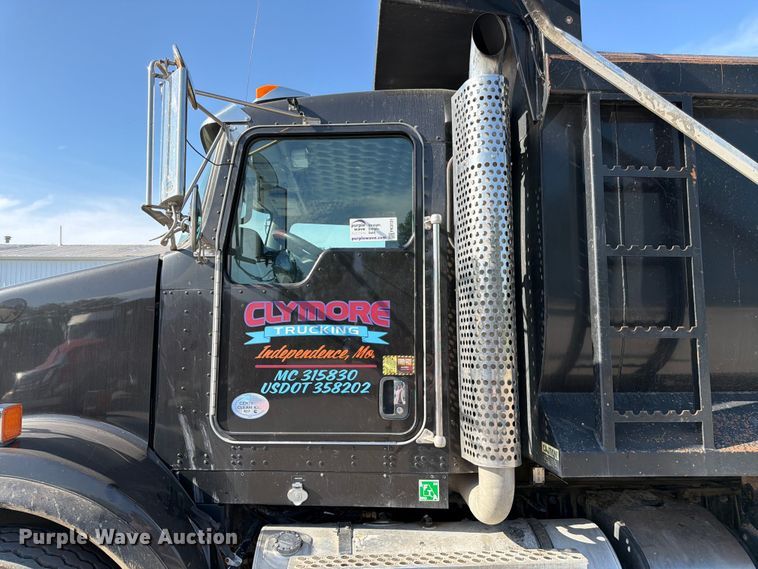 image for item FK3131 2013 Kenworth T800 dump truck