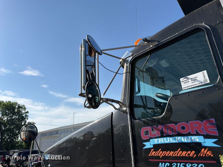 image for item FK3131 2013 Kenworth T800 dump truck