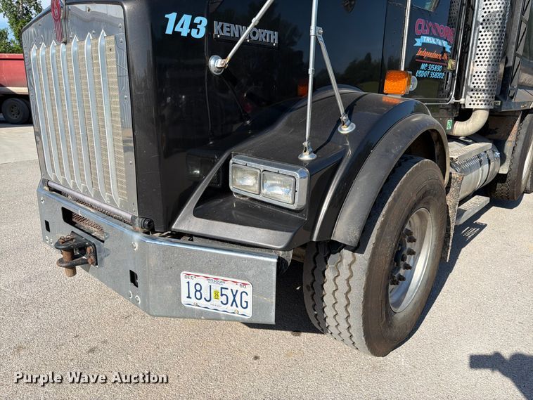image for item FK3131 2013 Kenworth T800 dump truck