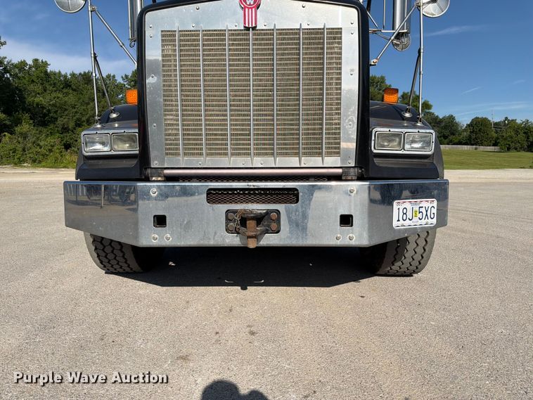 image for item FK3131 2013 Kenworth T800 dump truck