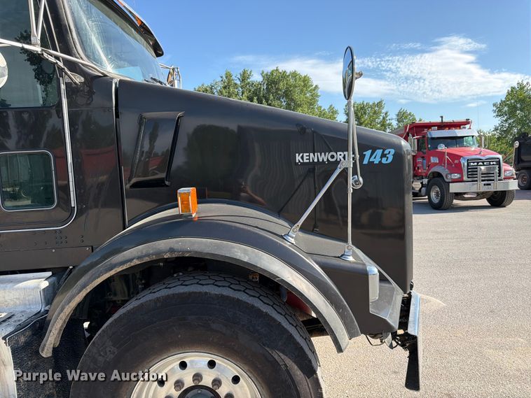 image for item FK3131 2013 Kenworth T800 dump truck