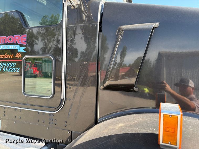 image for item FK3131 2013 Kenworth T800 dump truck