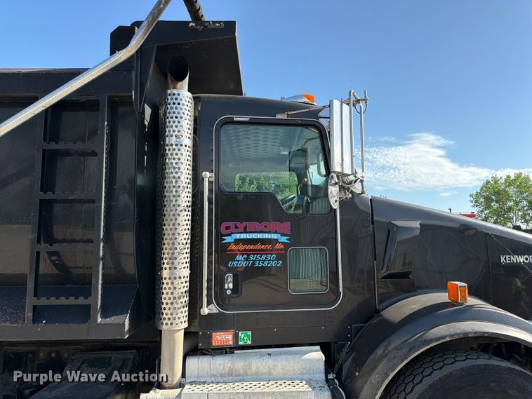 image for item FK3131 2013 Kenworth T800 dump truck