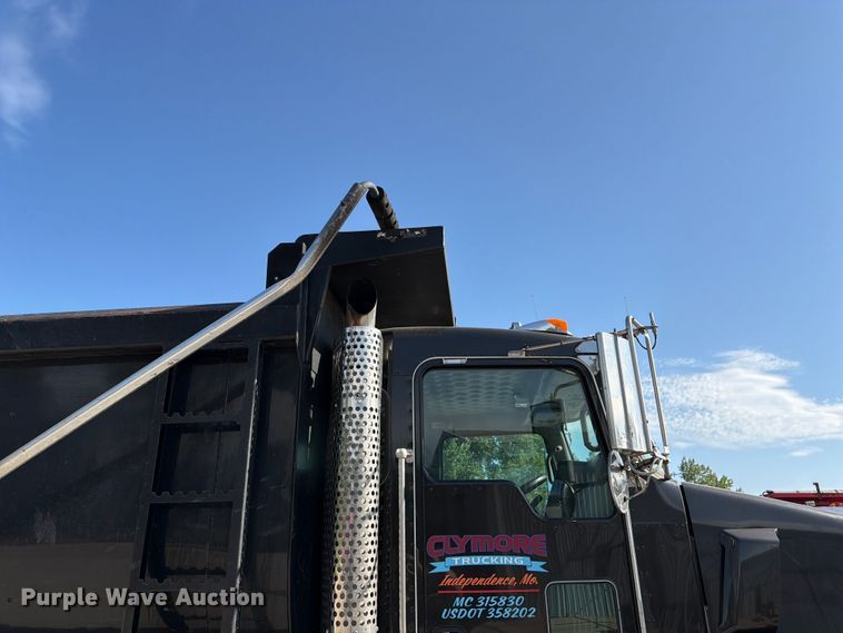 image for item FK3131 2013 Kenworth T800 dump truck
