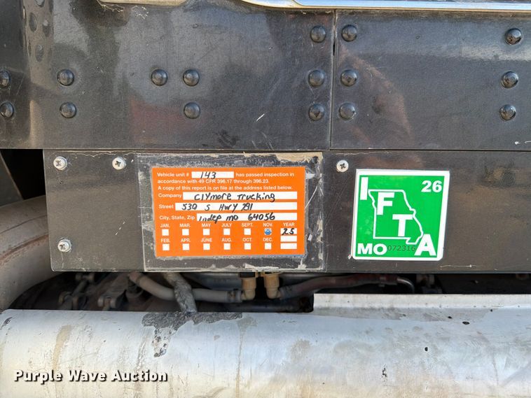 image for item FK3131 2013 Kenworth T800 dump truck