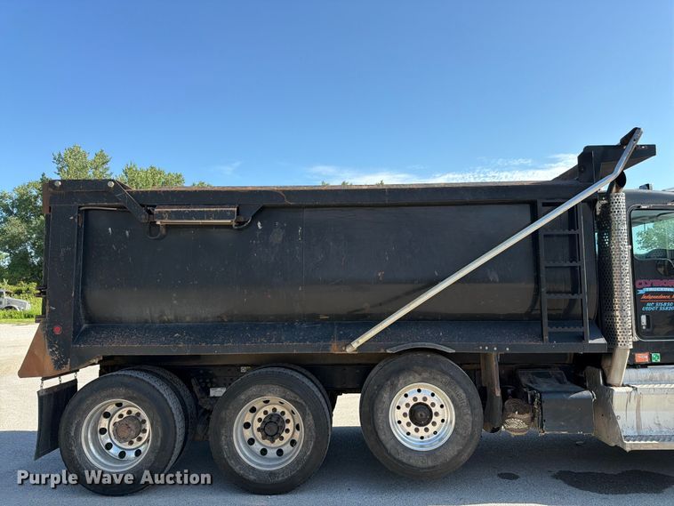 image for item FK3131 2013 Kenworth T800 dump truck