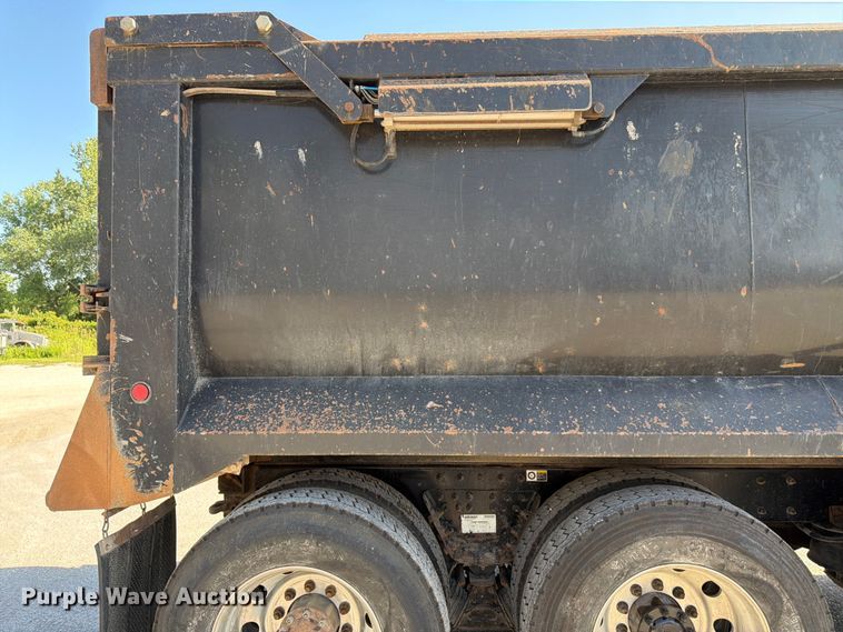 image for item FK3131 2013 Kenworth T800 dump truck