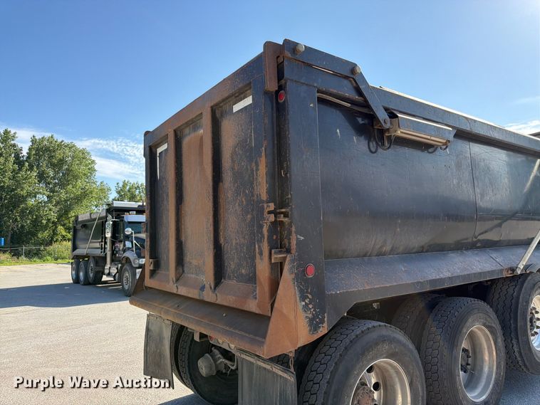image for item FK3131 2013 Kenworth T800 dump truck