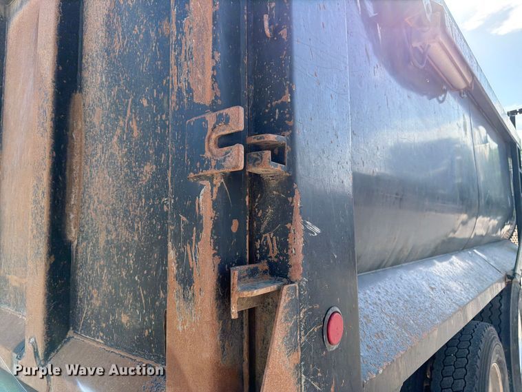 image for item FK3131 2013 Kenworth T800 dump truck