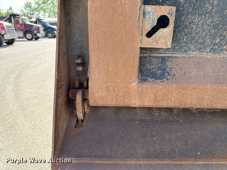 image for item FK3131 2013 Kenworth T800 dump truck