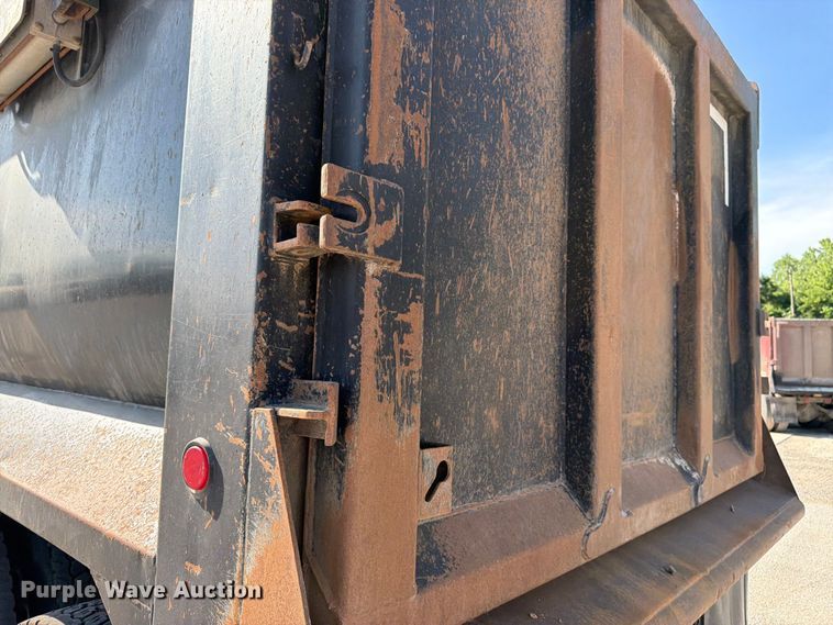 image for item FK3131 2013 Kenworth T800 dump truck