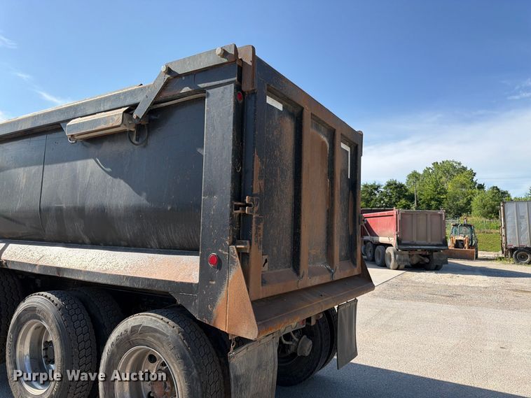 image for item FK3131 2013 Kenworth T800 dump truck