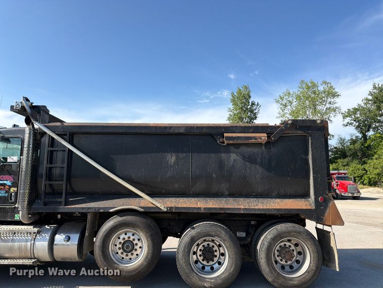 image for item FK3131 2013 Kenworth T800 dump truck
