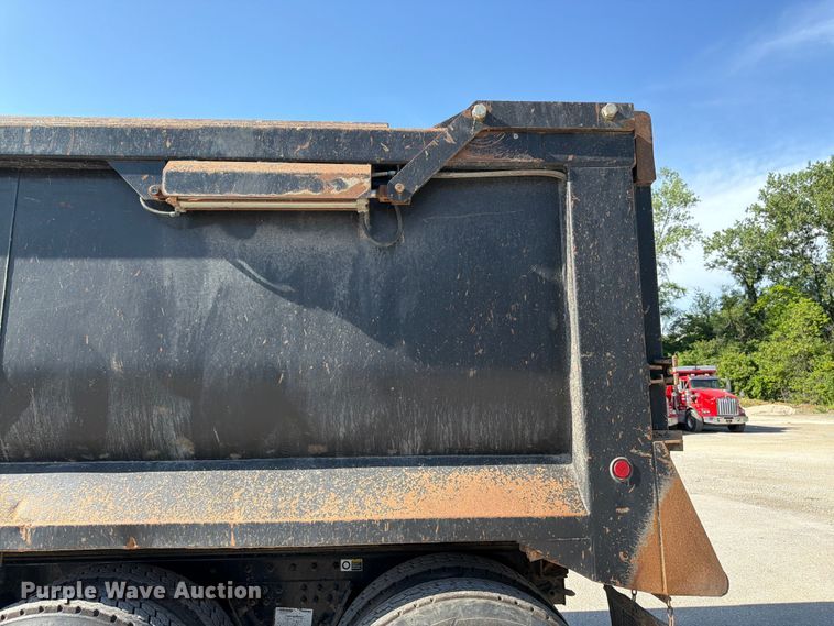 image for item FK3131 2013 Kenworth T800 dump truck
