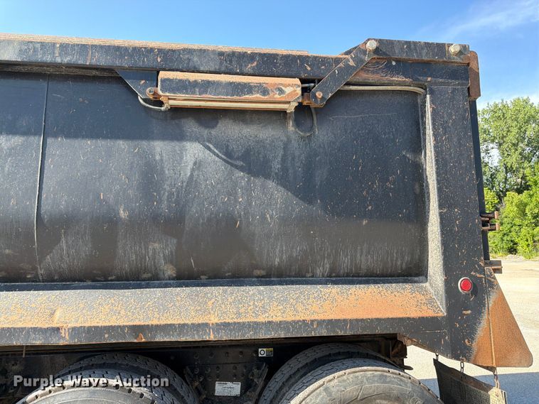 image for item FK3131 2013 Kenworth T800 dump truck