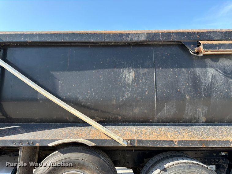 image for item FK3131 2013 Kenworth T800 dump truck