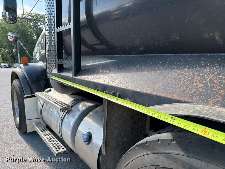 image for item FK3131 2013 Kenworth T800 dump truck