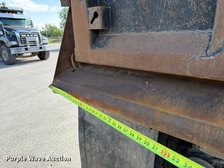 image for item FK3131 2013 Kenworth T800 dump truck