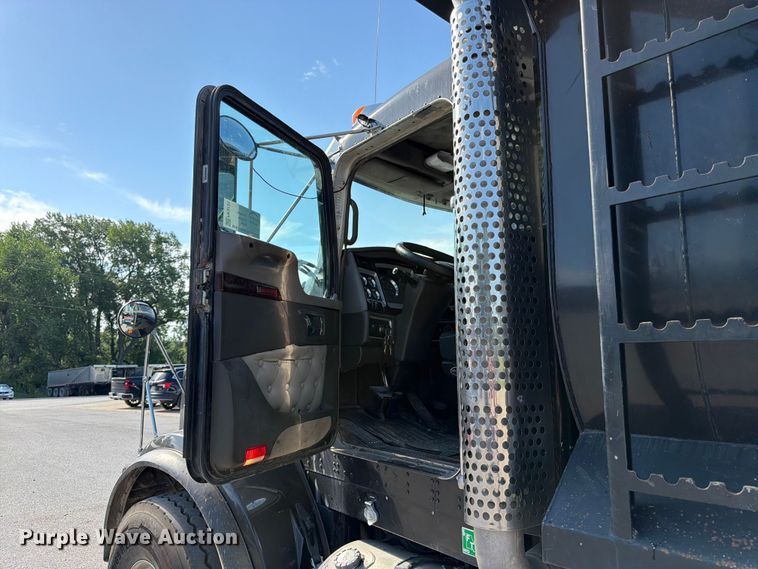 image for item FK3131 2013 Kenworth T800 dump truck