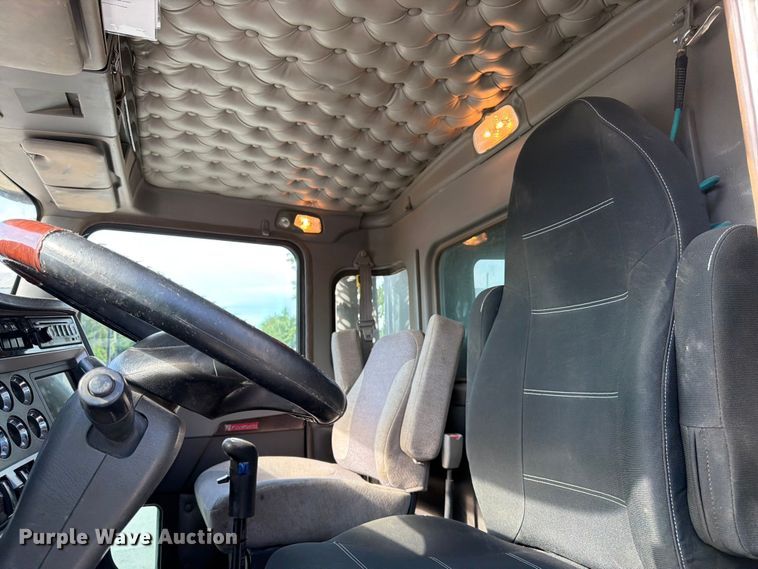 image for item FK3131 2013 Kenworth T800 dump truck