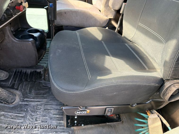 image for item FK3131 2013 Kenworth T800 dump truck