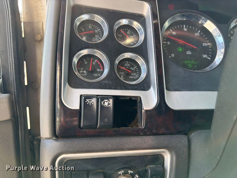image for item FK3131 2013 Kenworth T800 dump truck