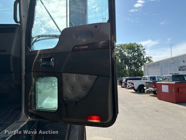 image for item FK3131 2013 Kenworth T800 dump truck
