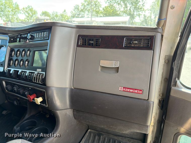 image for item FK3131 2013 Kenworth T800 dump truck