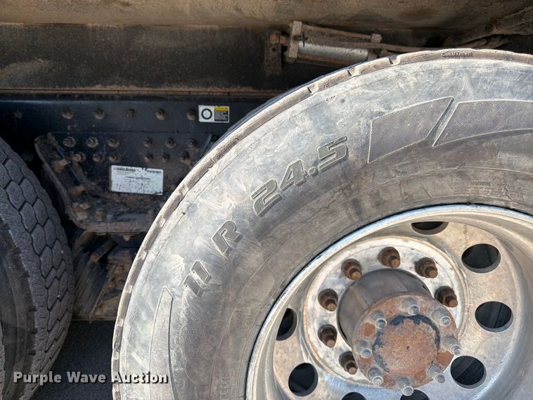 image for item FK3131 2013 Kenworth T800 dump truck