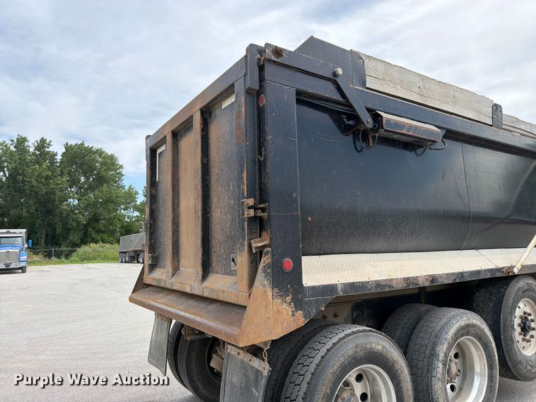 image for item FK3132 2015 Mack GU dump truck