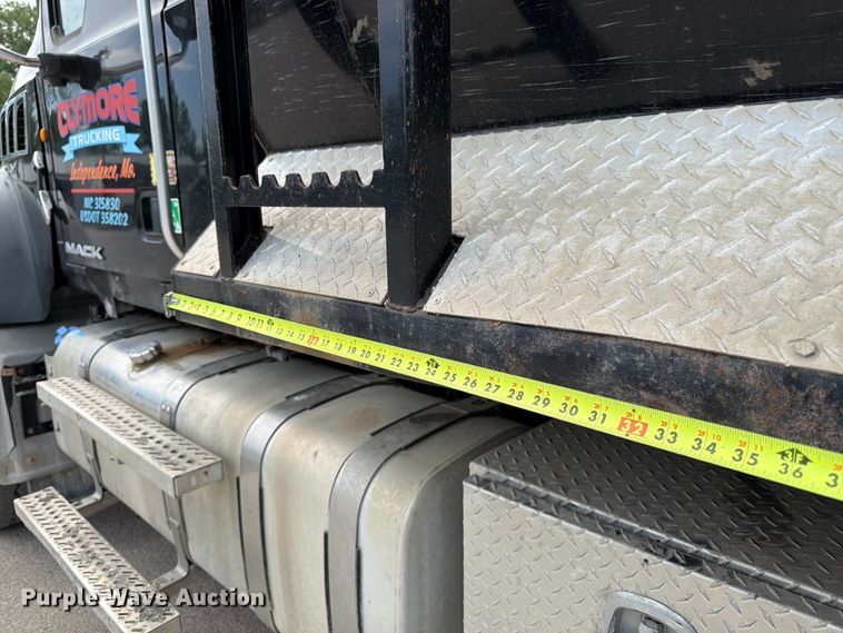 image for item FK3132 2015 Mack GU dump truck