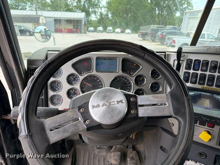 image for item FK3132 2015 Mack GU dump truck