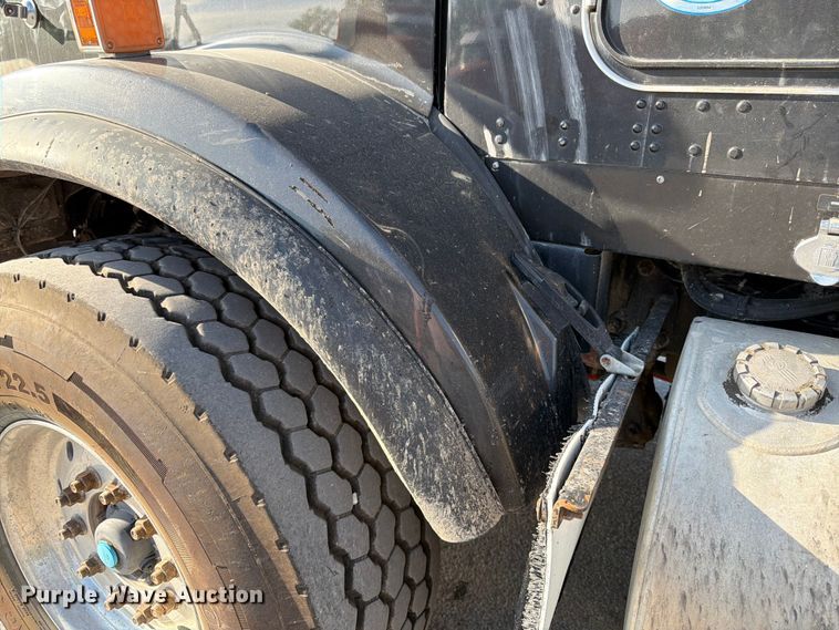 image for item FK3134 2013 Kenworth T800 