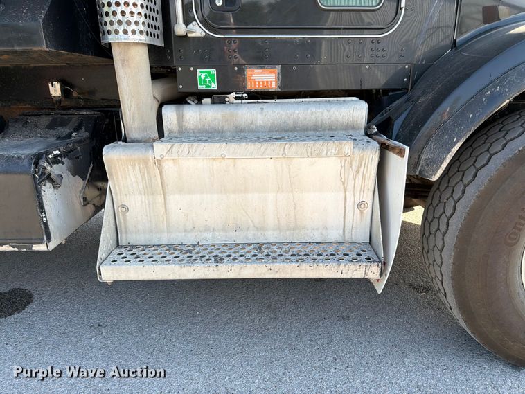 image for item FK3134 2013 Kenworth T800 