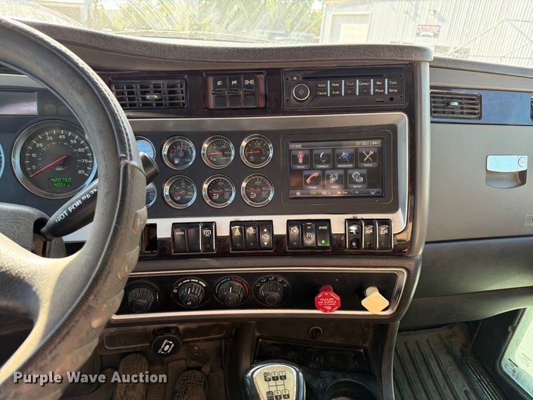 image for item FK3134 2013 Kenworth T800 