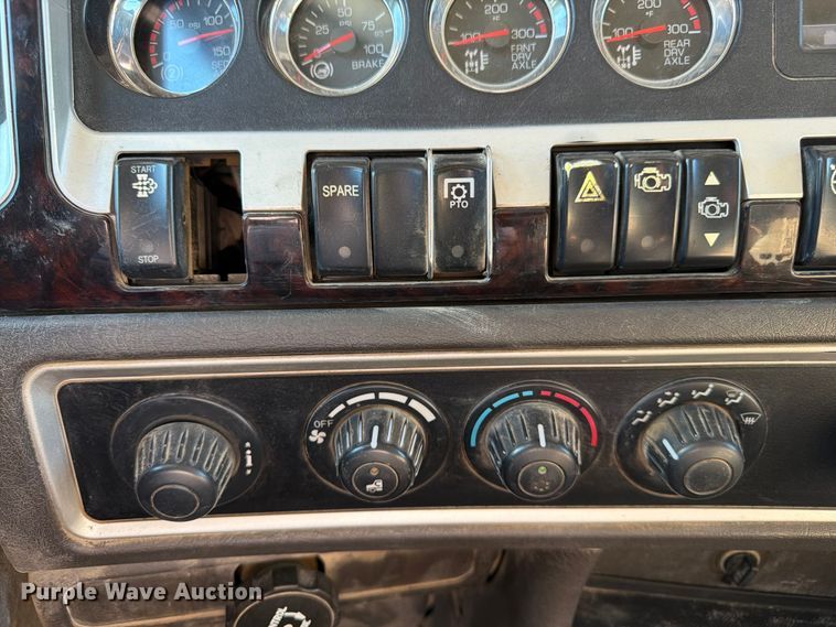 image for item FK3134 2013 Kenworth T800 