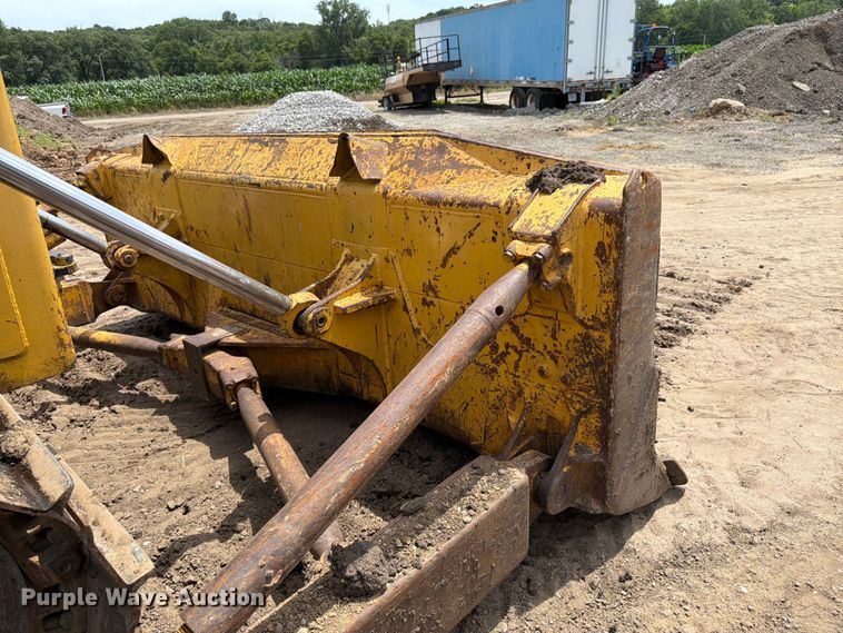 image for item FK3135 1992 Komatsu D68E dozer