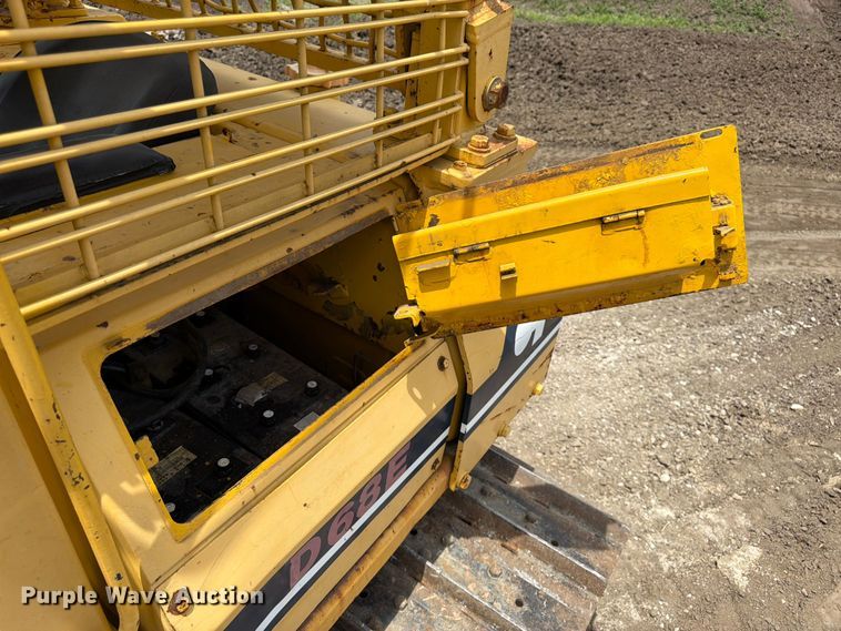 image for item FK3135 1992 Komatsu D68E dozer