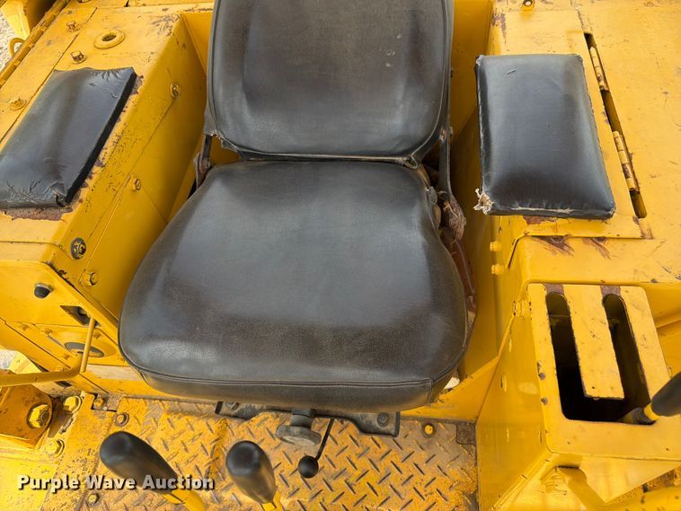 image for item FK3135 1992 Komatsu D68E dozer